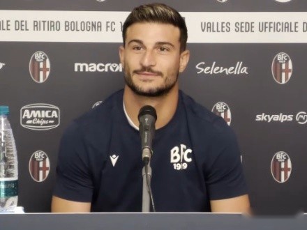 顺势击地给 顺势击地给